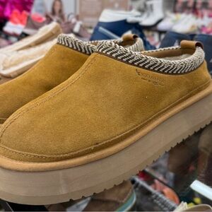 Koolaburra Women's Brown Platform Mules